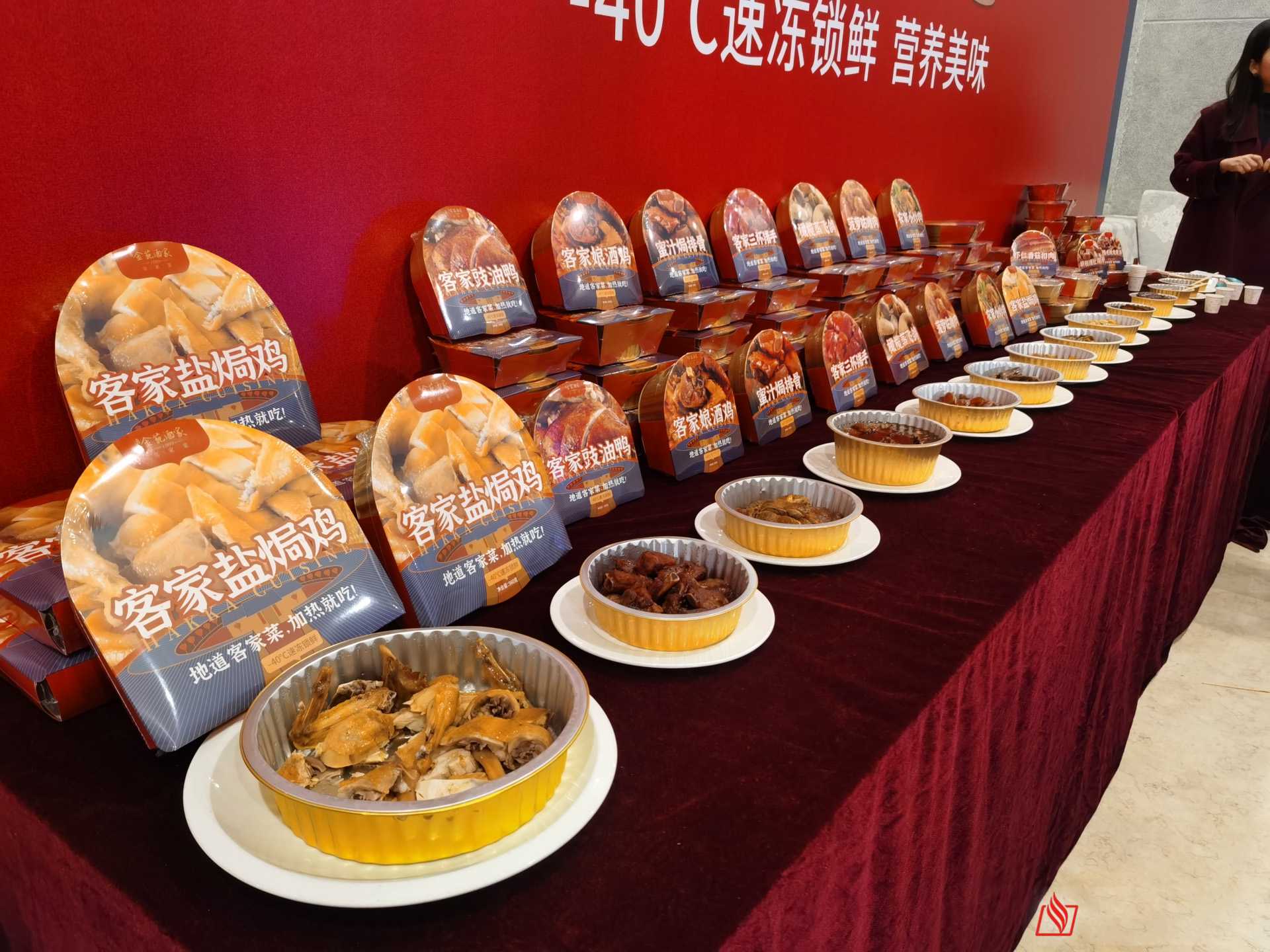 預制菜鎖鮮革命！一臺 “會呼吸” 的包裝機如何讓料理包媲美現做？